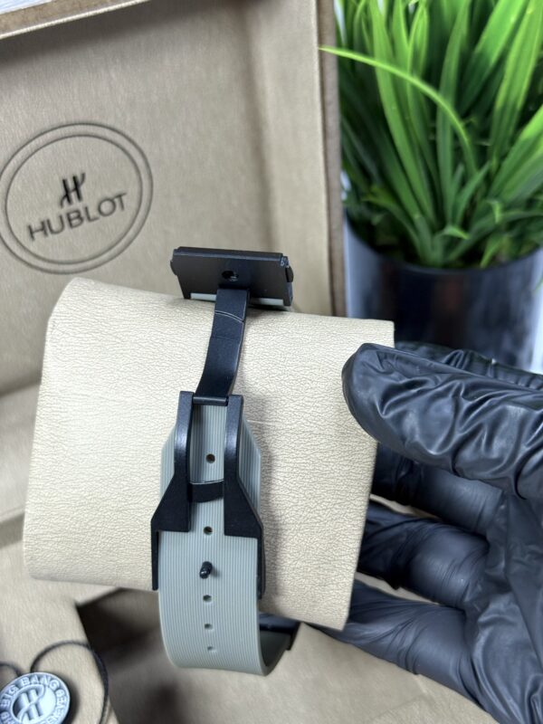 HUBLOT Green Dail With Date in Premium Leather Strap